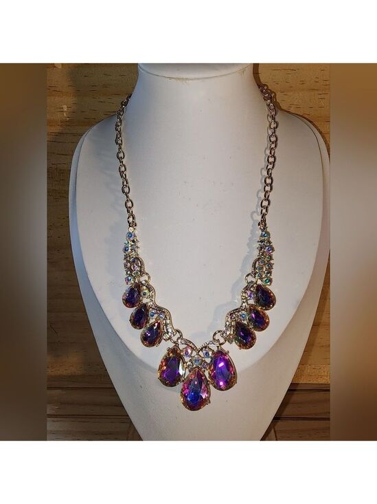 Jewelry - Beautiful Aurora Borealis Fashion Statement NWOT